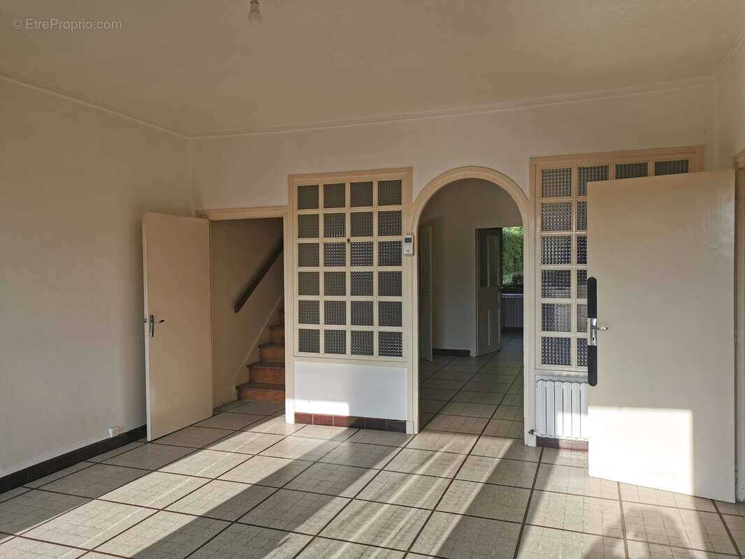 Maison à MONTAGNIEU