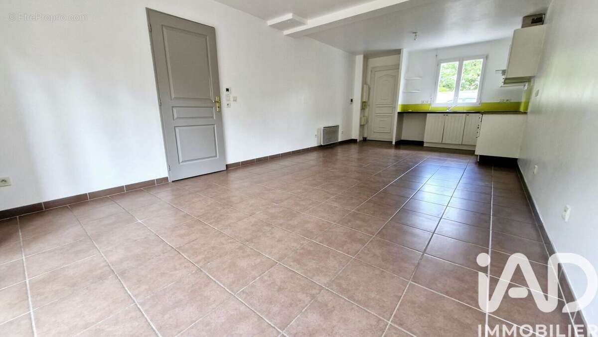 Photo 2 - Maison à MAINVILLIERS