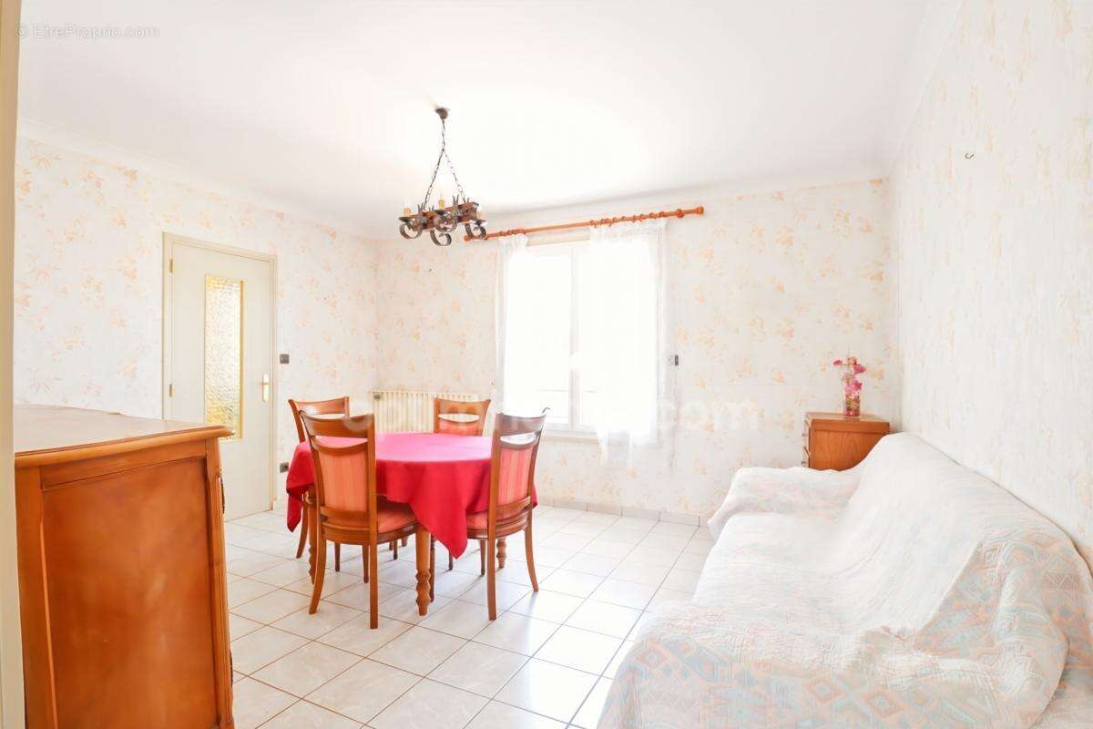 Maison Individuelle sur sous-sol de 65 m² environ - 4 pièces - 1 voir 2 Chambres - Garage -Parcelle 700 m² -MAGNAC LAVAL (87) - photo 8