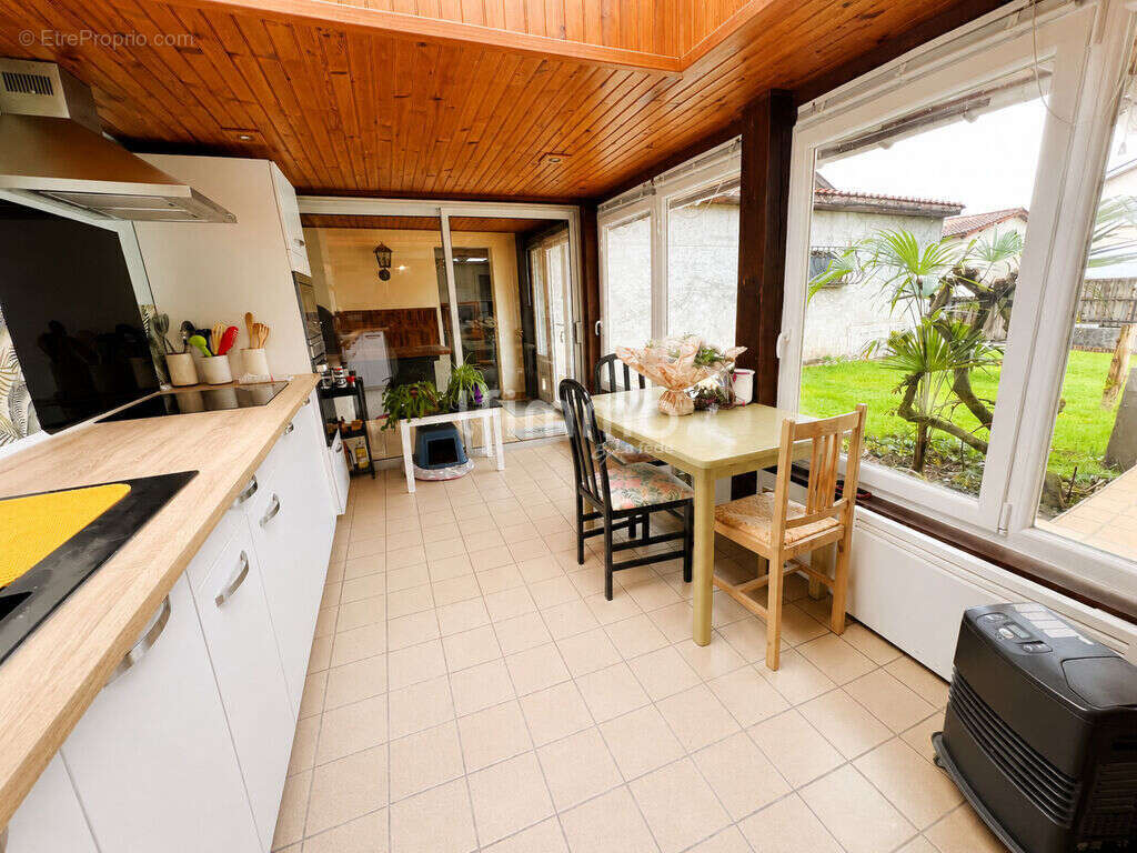 Maison à rafraichir de 103 m² – 33920 Saint-Yzan-de-Soudiac - photo 10