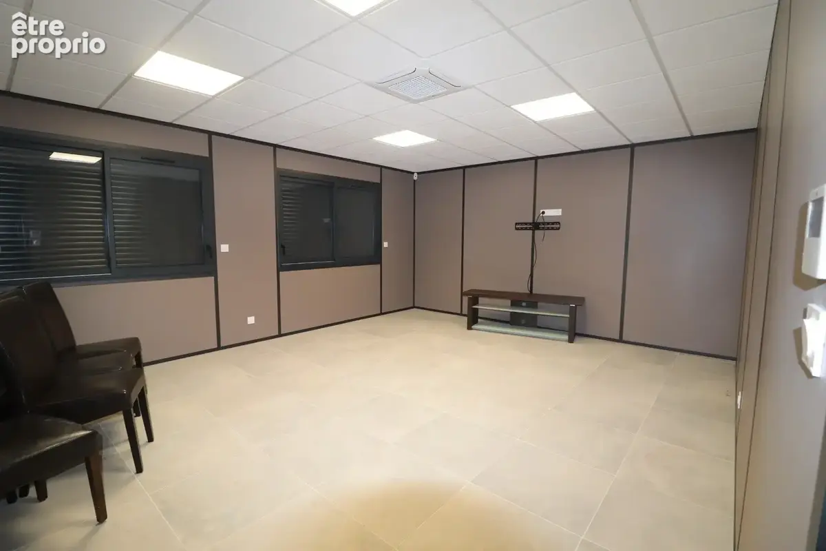 VENTE Bâtiment professionnel 205 m2 sur terrain de 2 162 m2 - photo 3