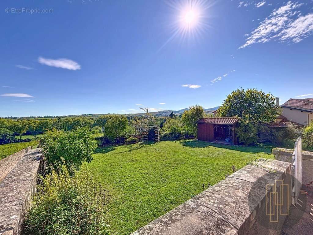 Maison à SAINT-ETIENNE-DES-OULLIERES