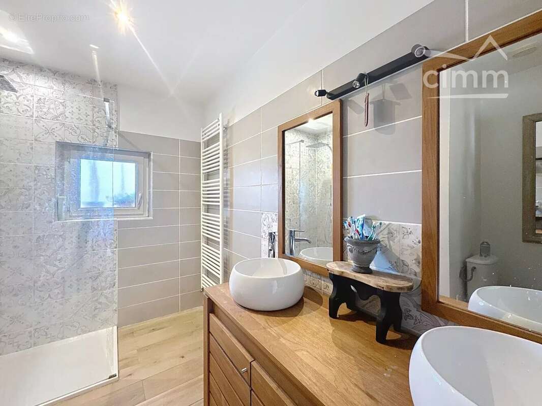 Appartement à PERNES-LES-FONTAINES