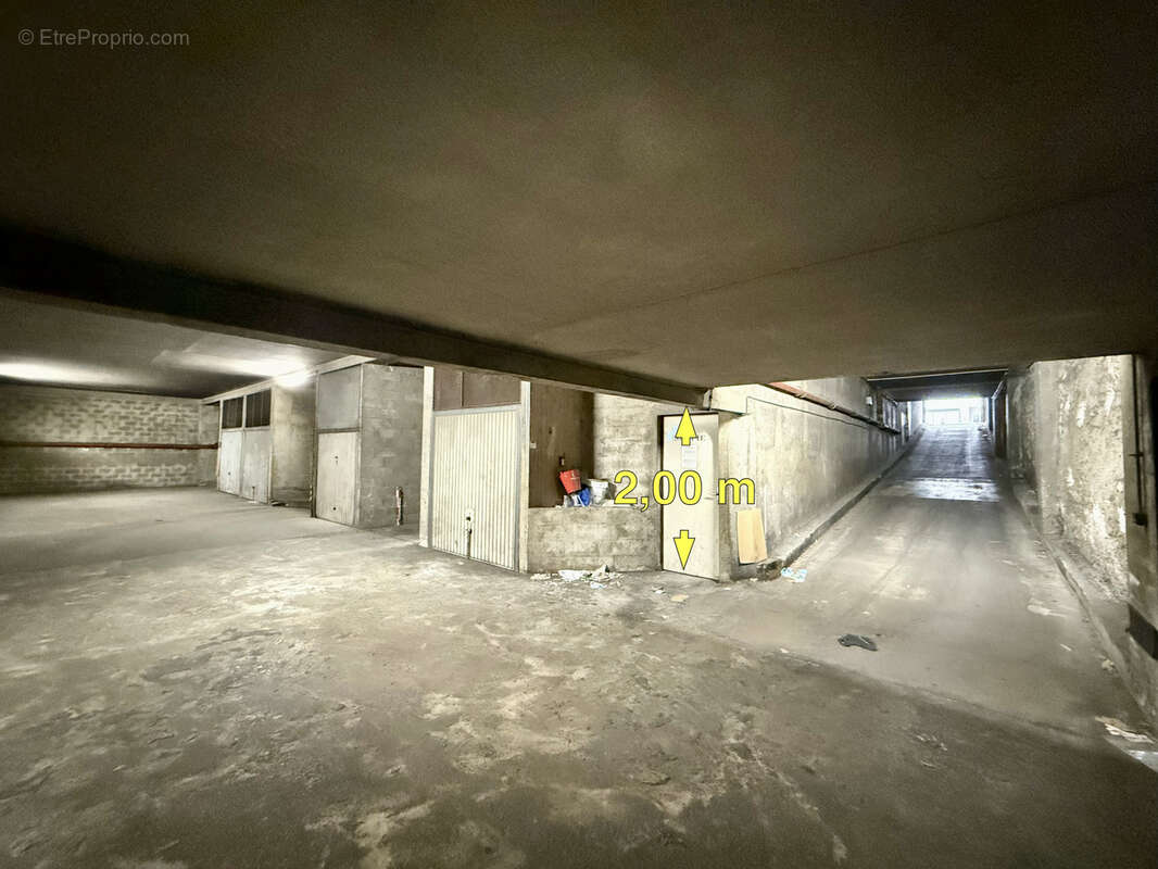 Parking à PARIS-12E