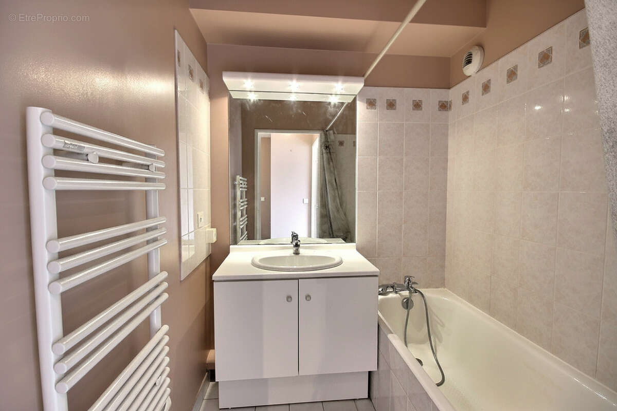Appartement à COURBEVOIE