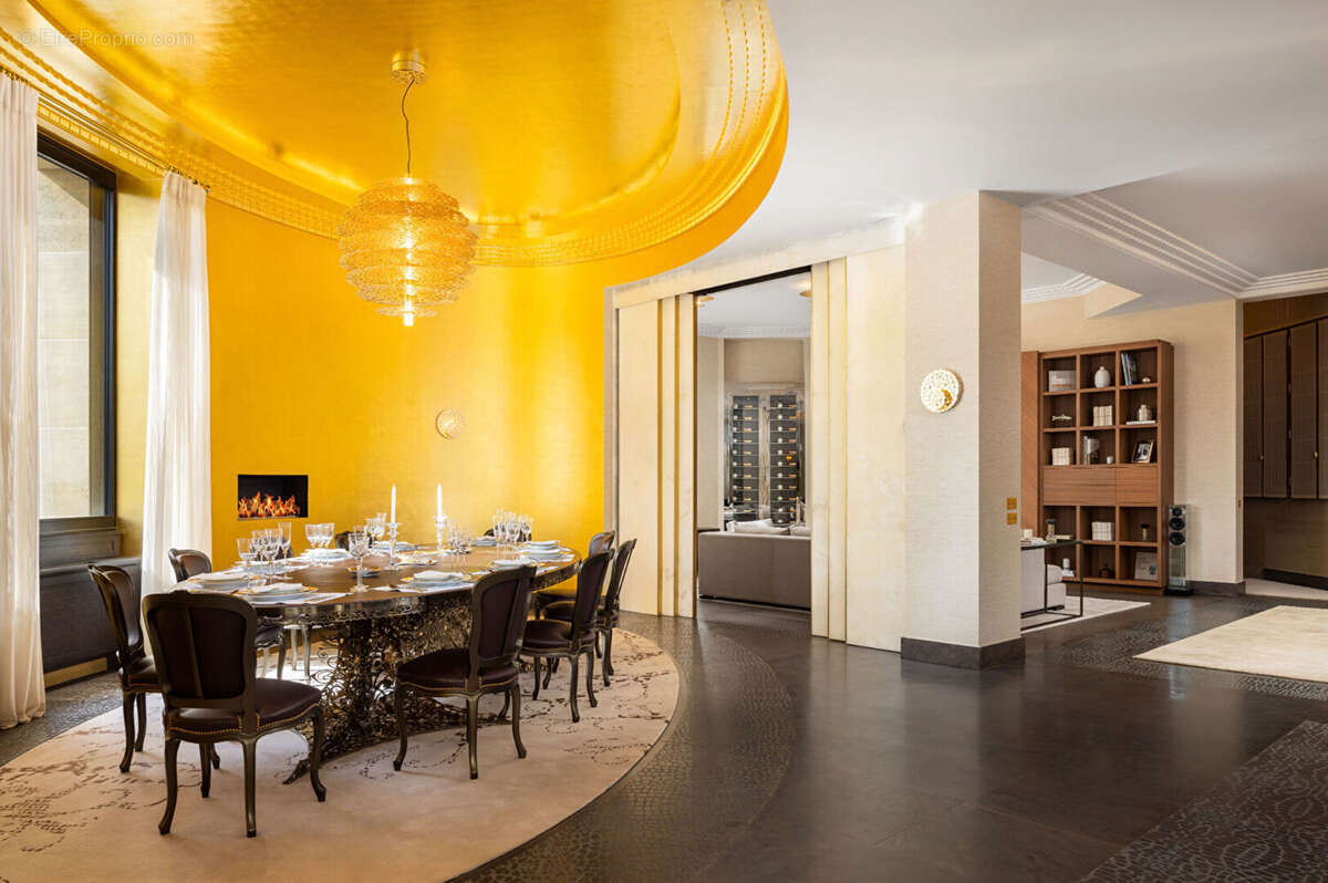 Appartement à PARIS-16E