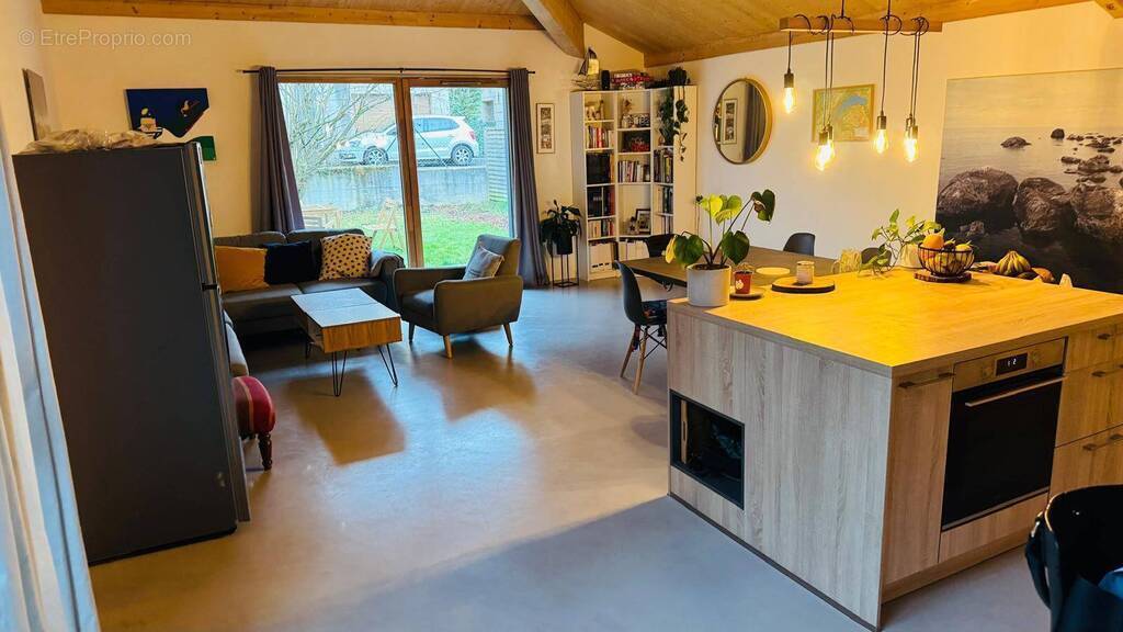 Maison à SAINT-GENIS-POUILLY