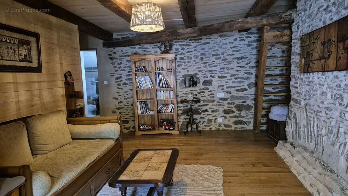 Maison à ESTAING