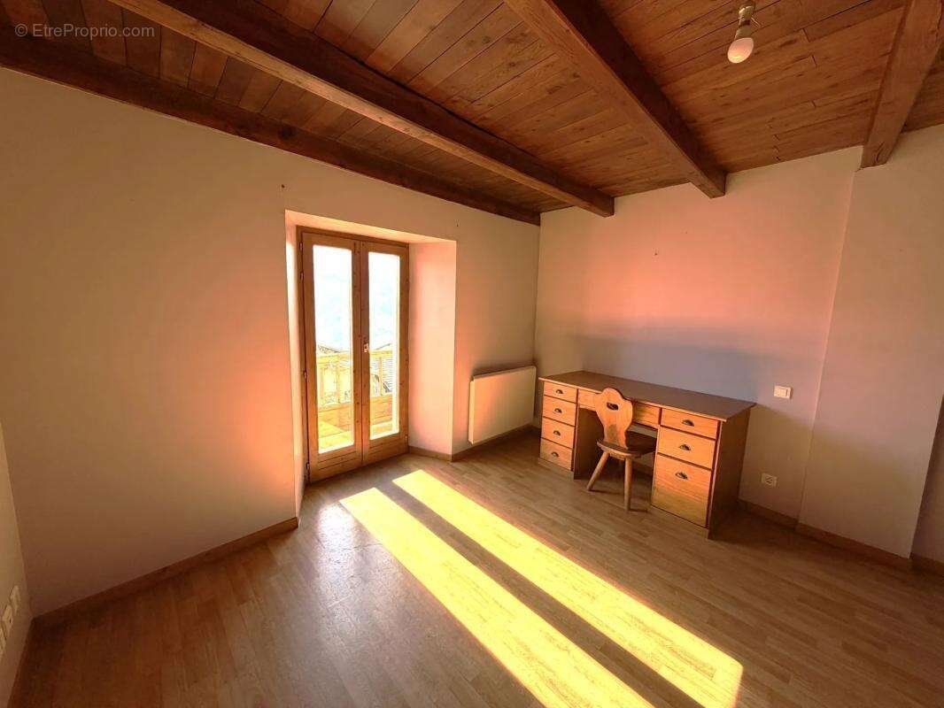 Maison à LES CHAPELLES