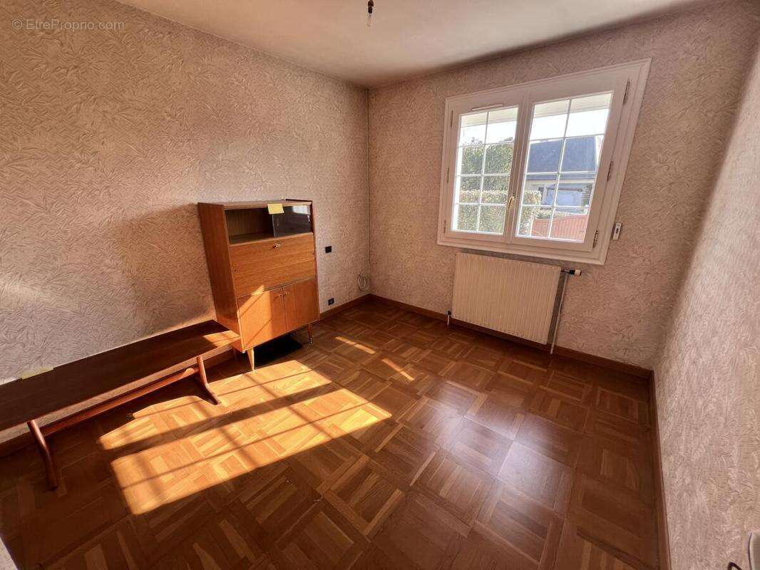 Maison à SAINT-JEAN-DE-BRAYE