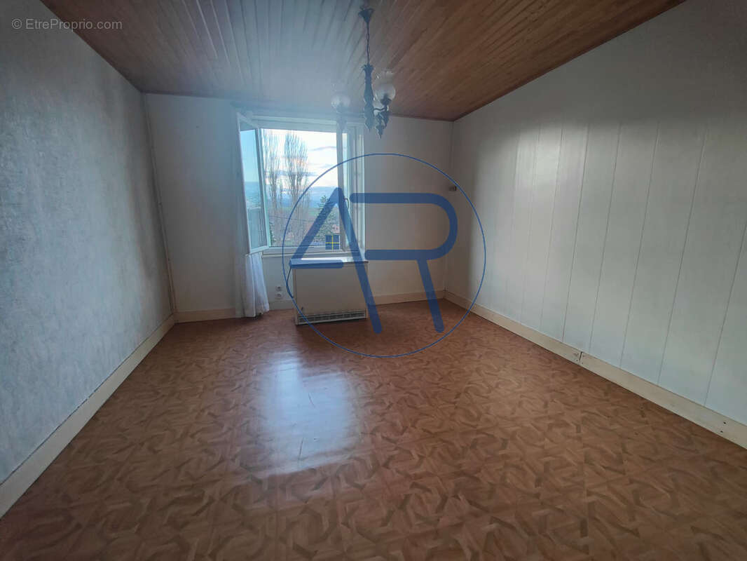 Appartement à BRASSAC-LES-MINES