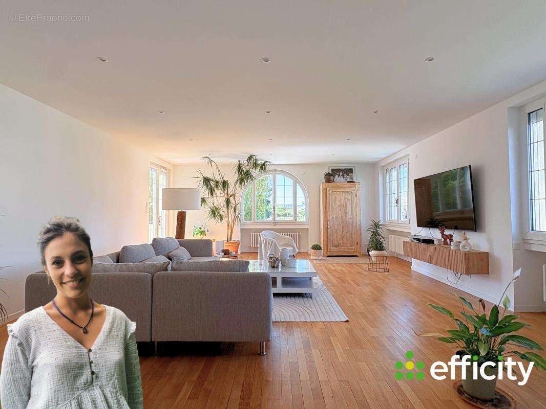 Maison 8 pièces 306 m² à vendre à Saint-Just-Saint-Rambert (42170) - photo 5