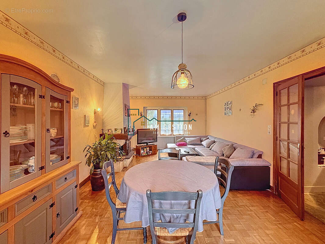 Maison à CHATEAUNEUF-LA-FORET