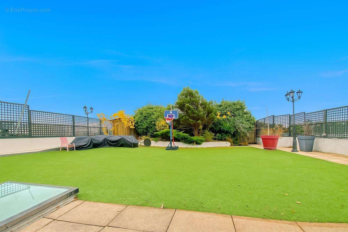 Appartement à LEVALLOIS-PERRET