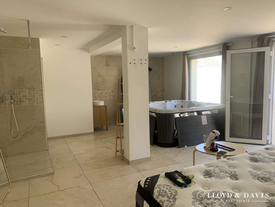 Commerce à MARSEILLE-11E