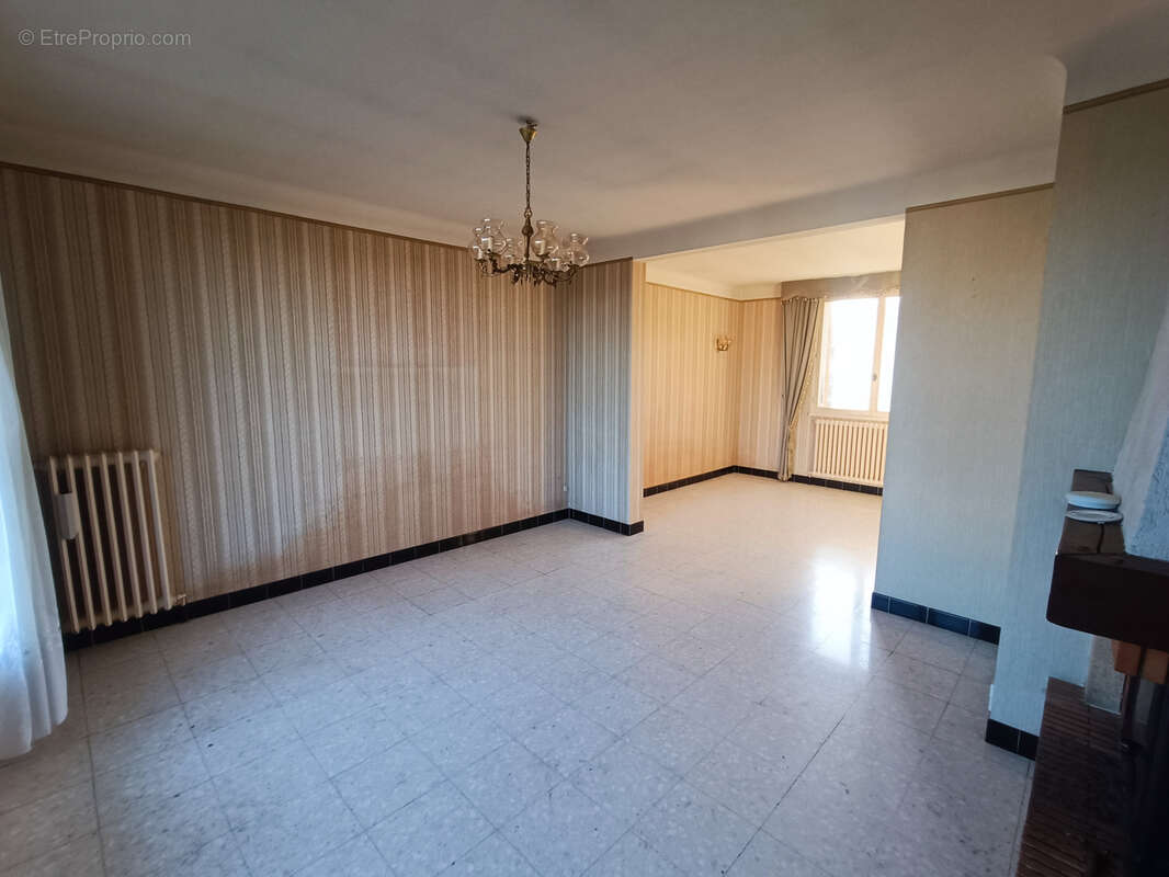 Maison à JOUET-SUR-L'AUBOIS