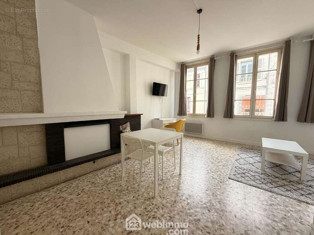 Il est spacieux, lumineux et ... - Appartement à LAON