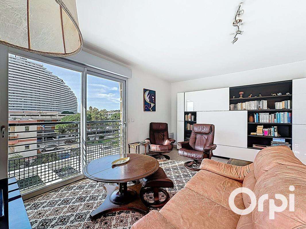 Appartement à VILLENEUVE-LOUBET