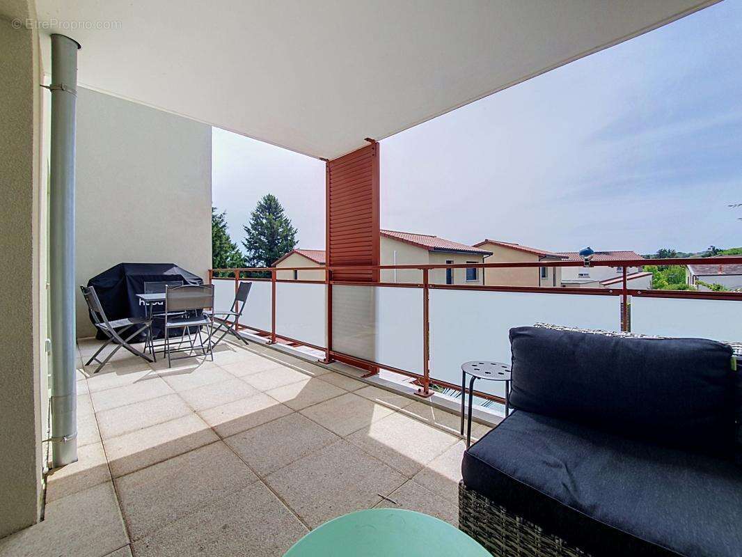 Appartement à CHUZELLES