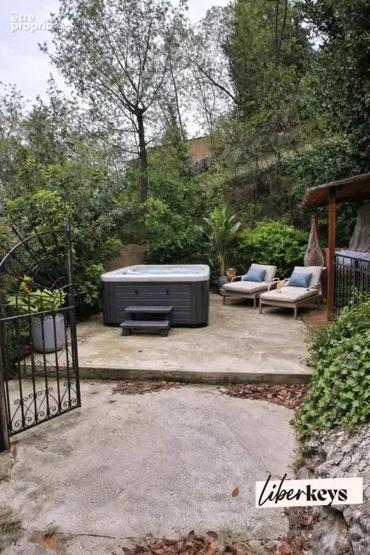 Villa provençale 230 m²  10 pièces  5 chambres  Terrain 1 900 m²  Écrin de verdure  Roquebrune-Cap-Martin - photo 12