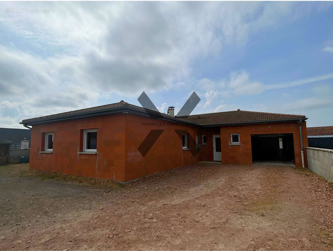 Maison à SAINT-GERMAIN-LESPINASSE