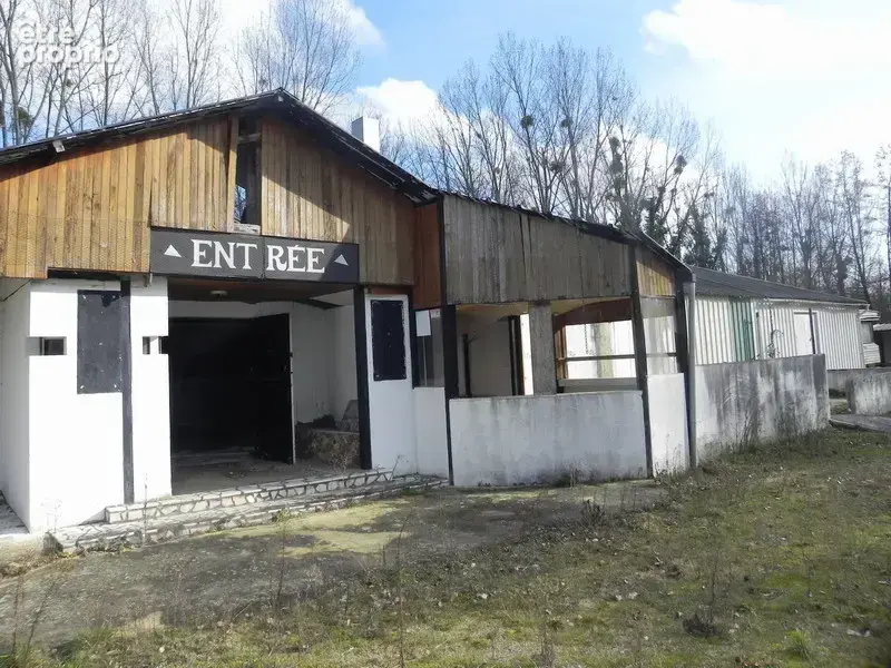 Proche de la nouvelle zone artisanale de Beaumont en véron, local d'environ 300 m2 sur 2500 m2 de terrain. - photo 3
