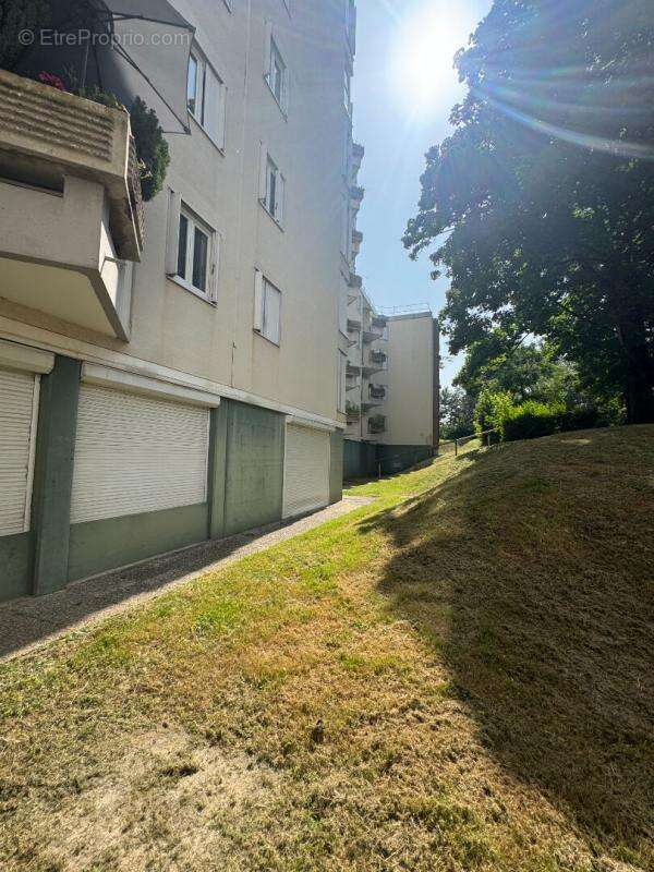 À vendre ? Local commercial de 56,36 m² à Bron (69) - photo 3