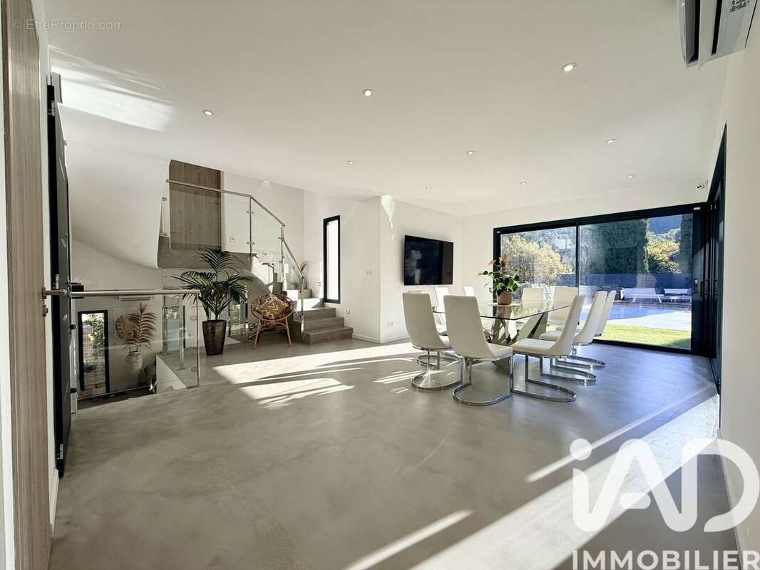 Photo 3 - Maison à SOLLIES-TOUCAS