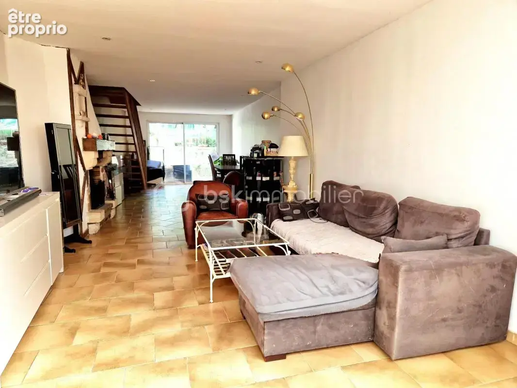 Maison ancienne avec jardin, terrasse et grand garage ! - photo 2