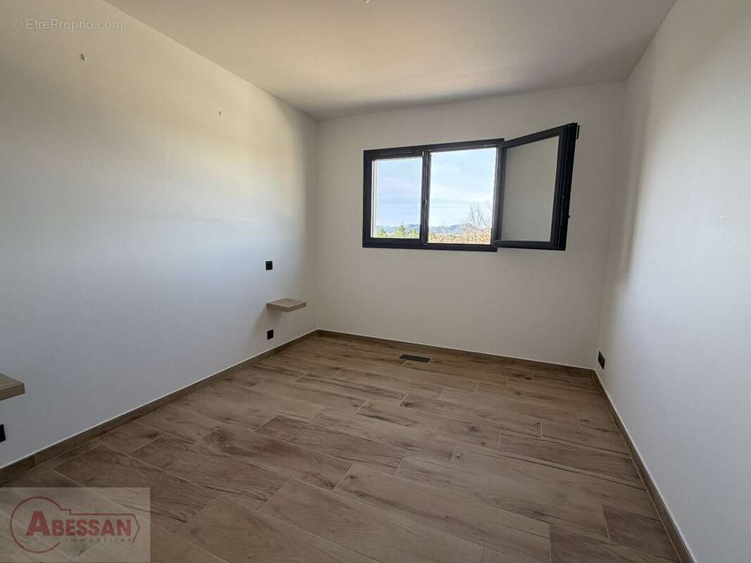 Maison à SAINT-HILAIRE-DE-BRETHMAS