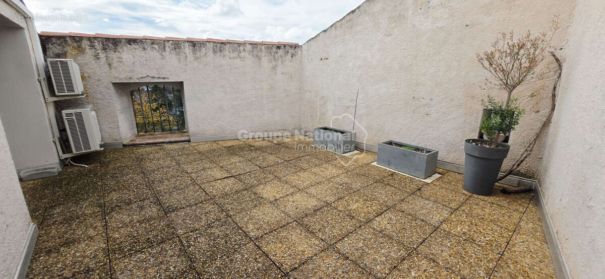 Appartement à BAGNOLS-SUR-CEZE