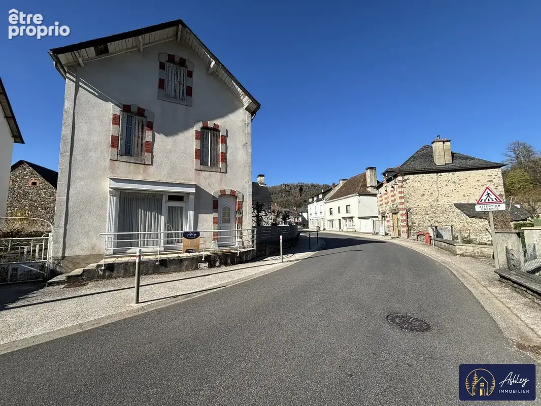Maison 6 pièces CHAMPS-SUR-TARENTAINE (Cantal)