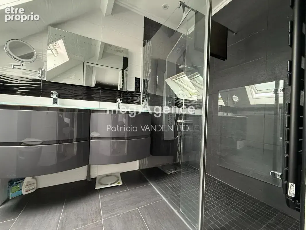 Villa avec piscine couverte à 1h de Paris , vendu avec le mobiliers , prestations récentes - photo 16