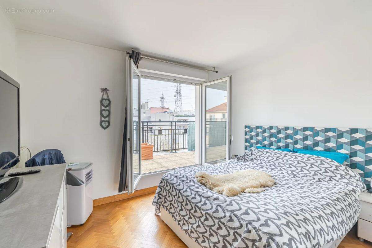 Appartement à VILLENEUVE-LA-GARENNE