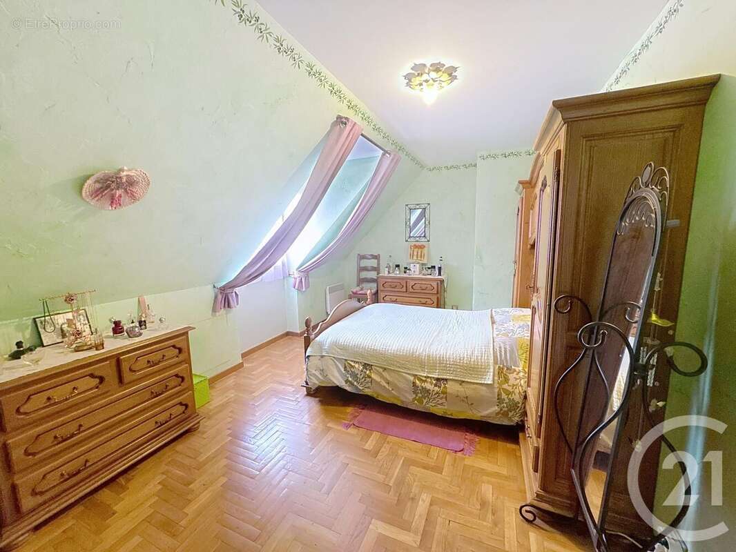 Maison à VAUX-LE-PENIL