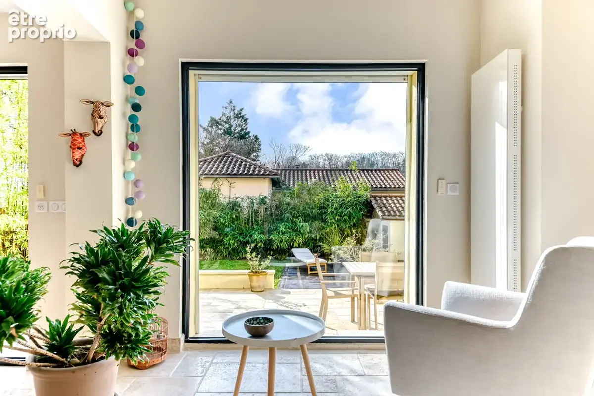 Caluire - Boutary: Une maison familiale de 205m2, 5 chambres, terrasse, jardin, piscine. - photo 3