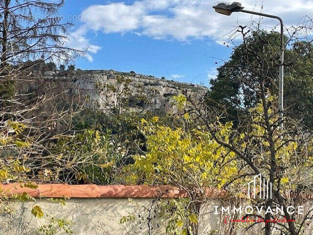 Terrain à GIGNAC-LA-NERTHE