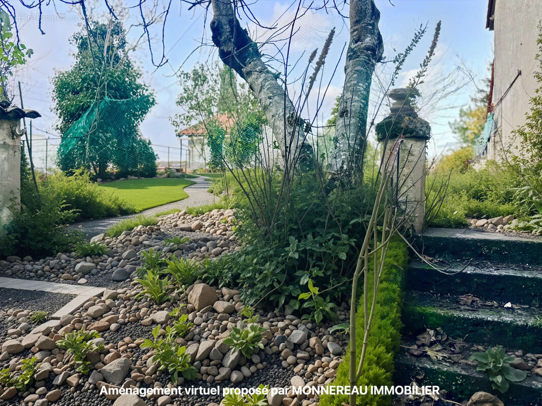 Maison à BARBEZIEUX-SAINT-HILAIRE