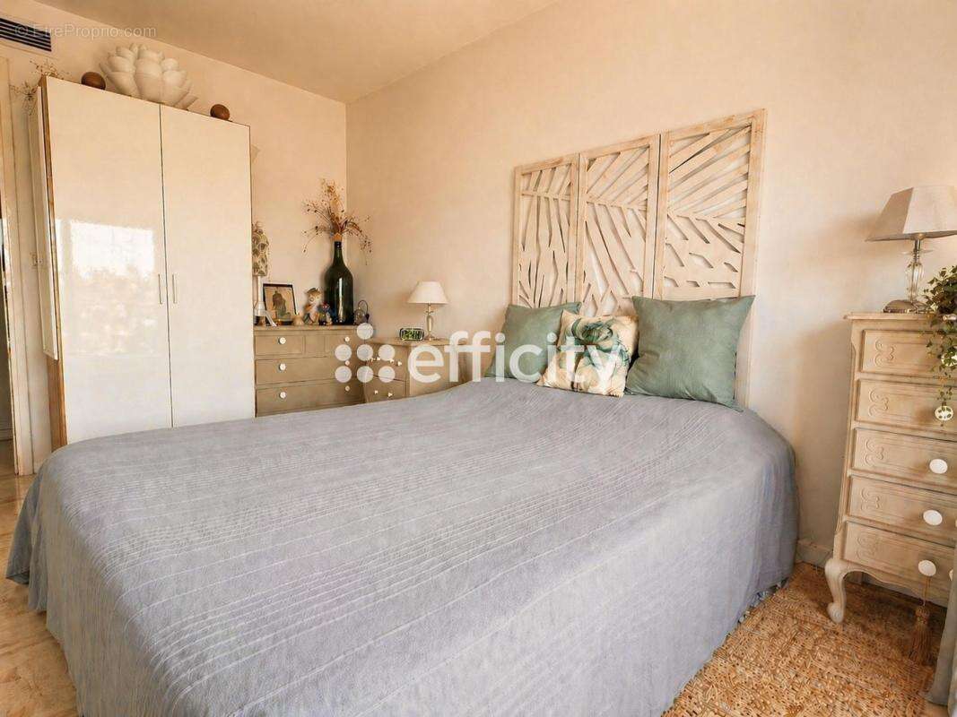 Appartement à SAINT-LAURENT-DU-VAR
