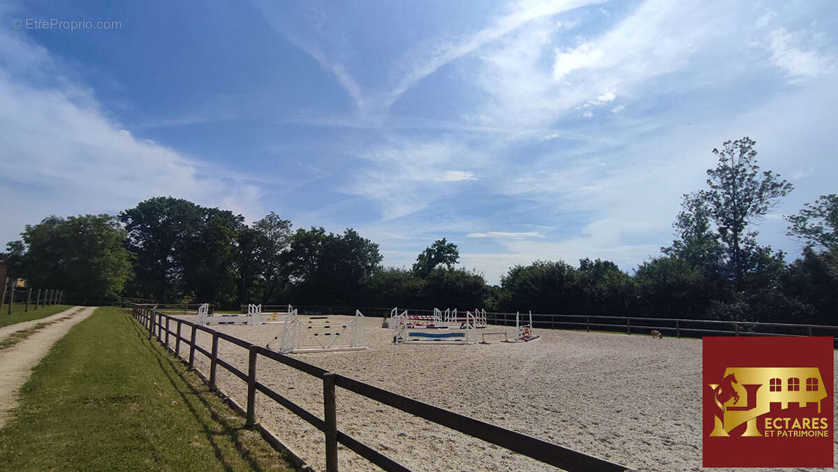 Maison à CHANOZ-CHATENAY