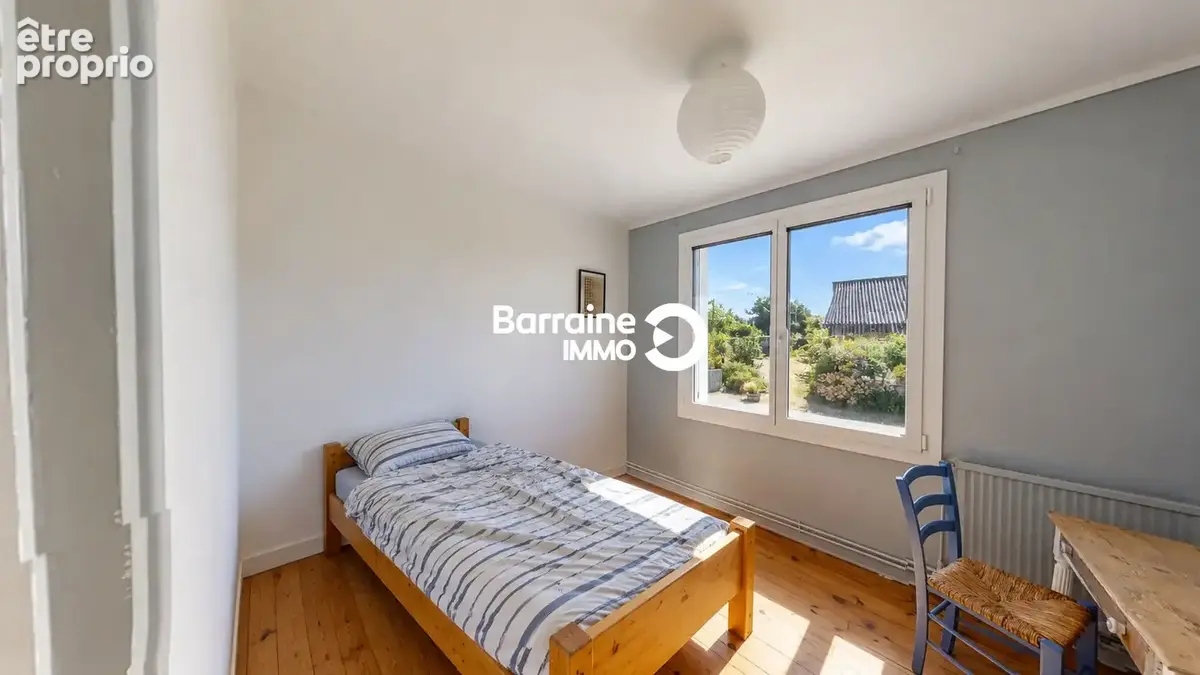 BARRAINE IMMO - A VENDRE - ARGOL : À 200 m de la plage, maison avec jardin, atelier et grand hangar - Réf : CR00290 - photo 11
