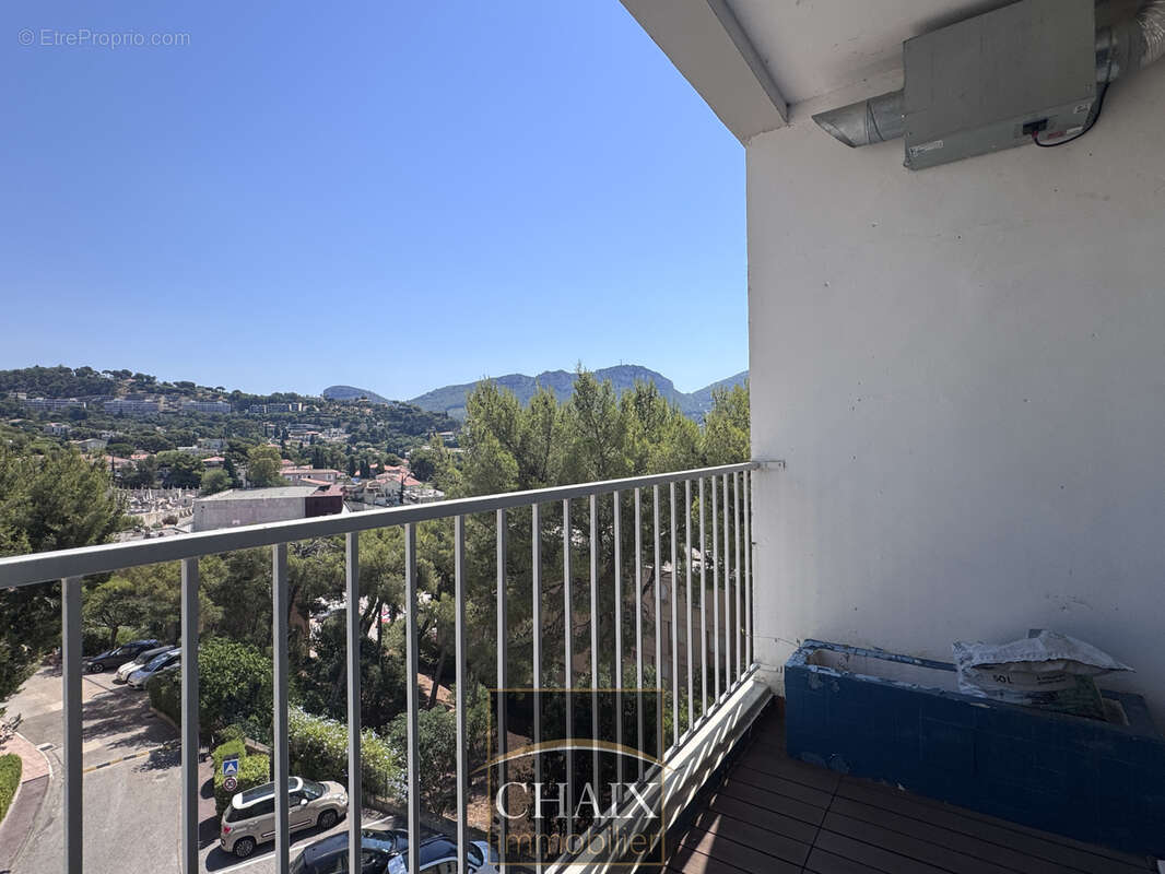 EXCLUSIF : Rare dans ce budget, appartement T3/4 plein centre de CASSIS au calme avec stationnement - photo 4