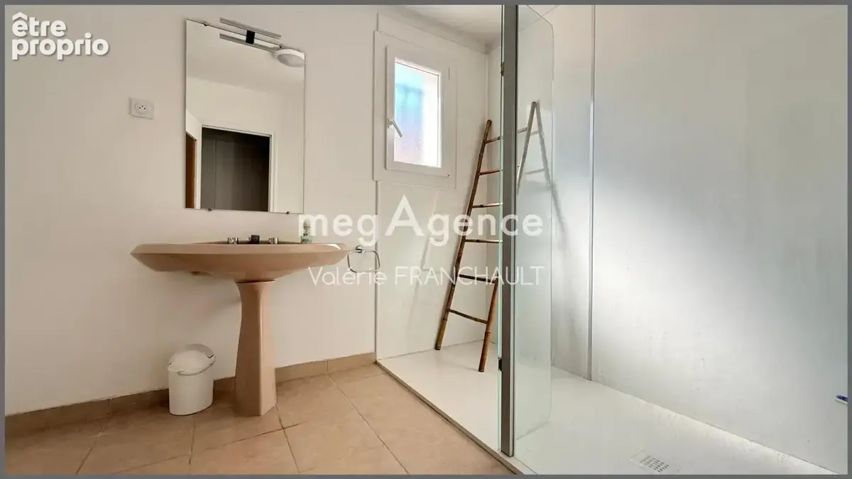 Luçon centre, maison familiale de 140M2 environ avec 5 chambres, jardin et garage - photo 7