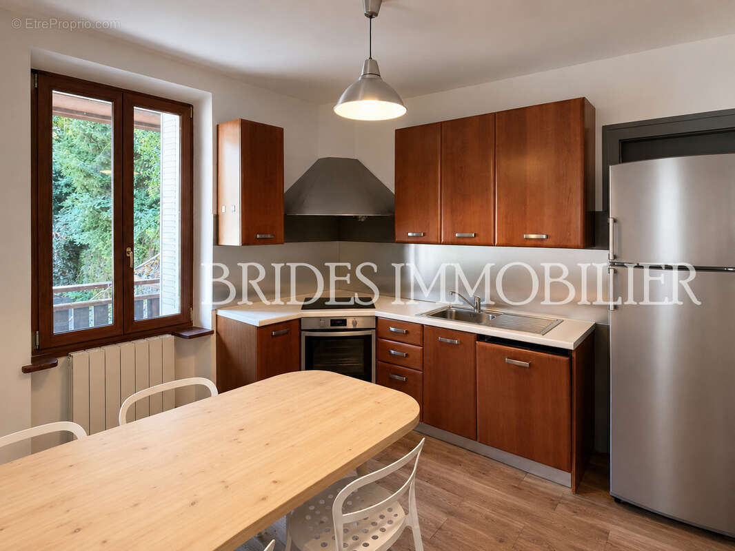 EXCLUSIVITE! Appartement T3 + parking - Centre BRIDES - photo 3