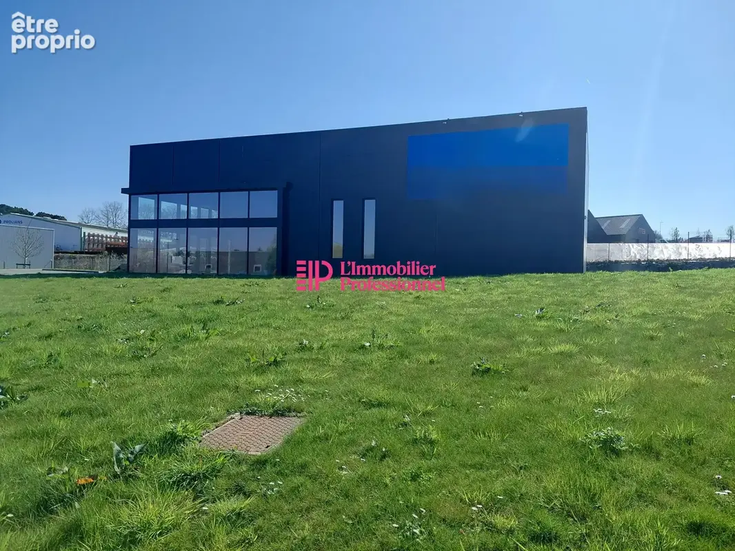 Photo Commerce à Saint-Martin-Des-Champs au prix de 630 000€