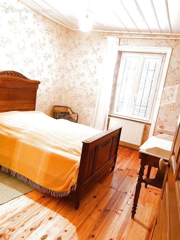 Maison à SAINTE-ANASTASIE