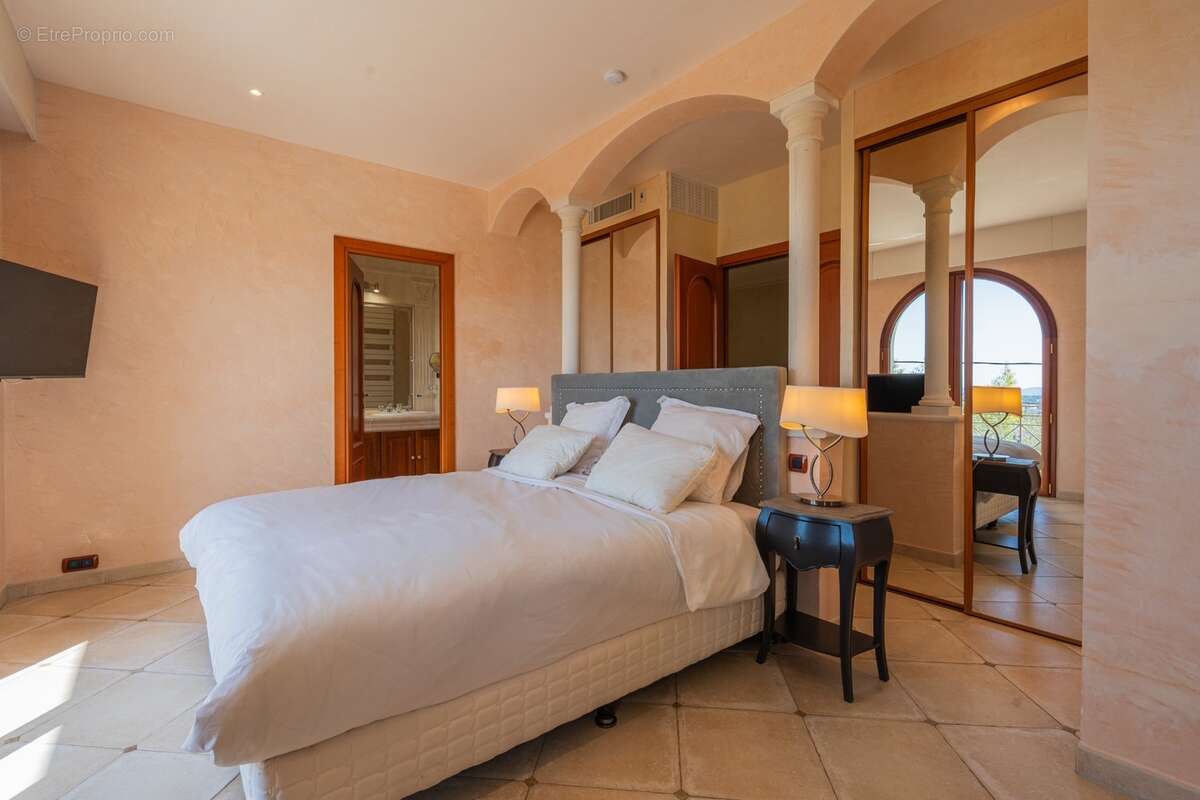 Villa contemporaine de prestige – Vue mer – Piscine chauffée & jacuzzi – Saint-Jean Grasse - photo 13