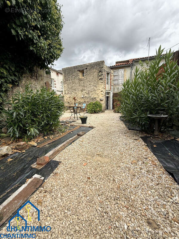 Maison à MOUILLERON-EN-PAREDS