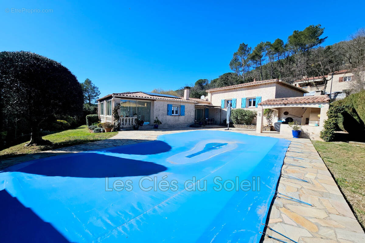 Maison à VINS-SUR-CARAMY