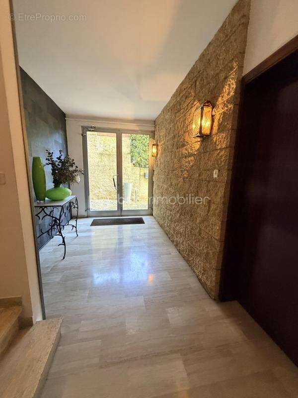 Coup de cœur Rare à la vente au Mourillon – Élégant T3 de 105 m² avec grande terrasse -  cave et garage - photo 19